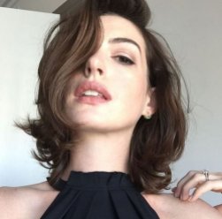 Lábios rosa como os de Anne Hathaway (instagram.com/annehathaway)